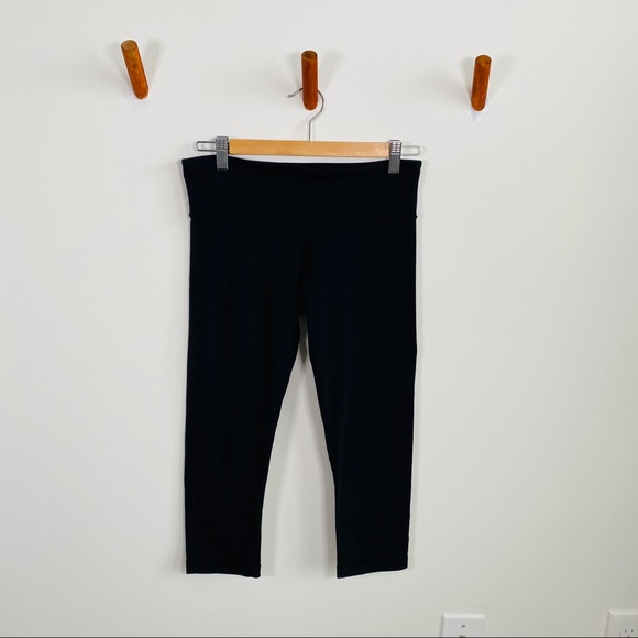 Black Wunder Under Crop Training Leggings by Lululemon Athletica Size 6 - Picture 5 of 11